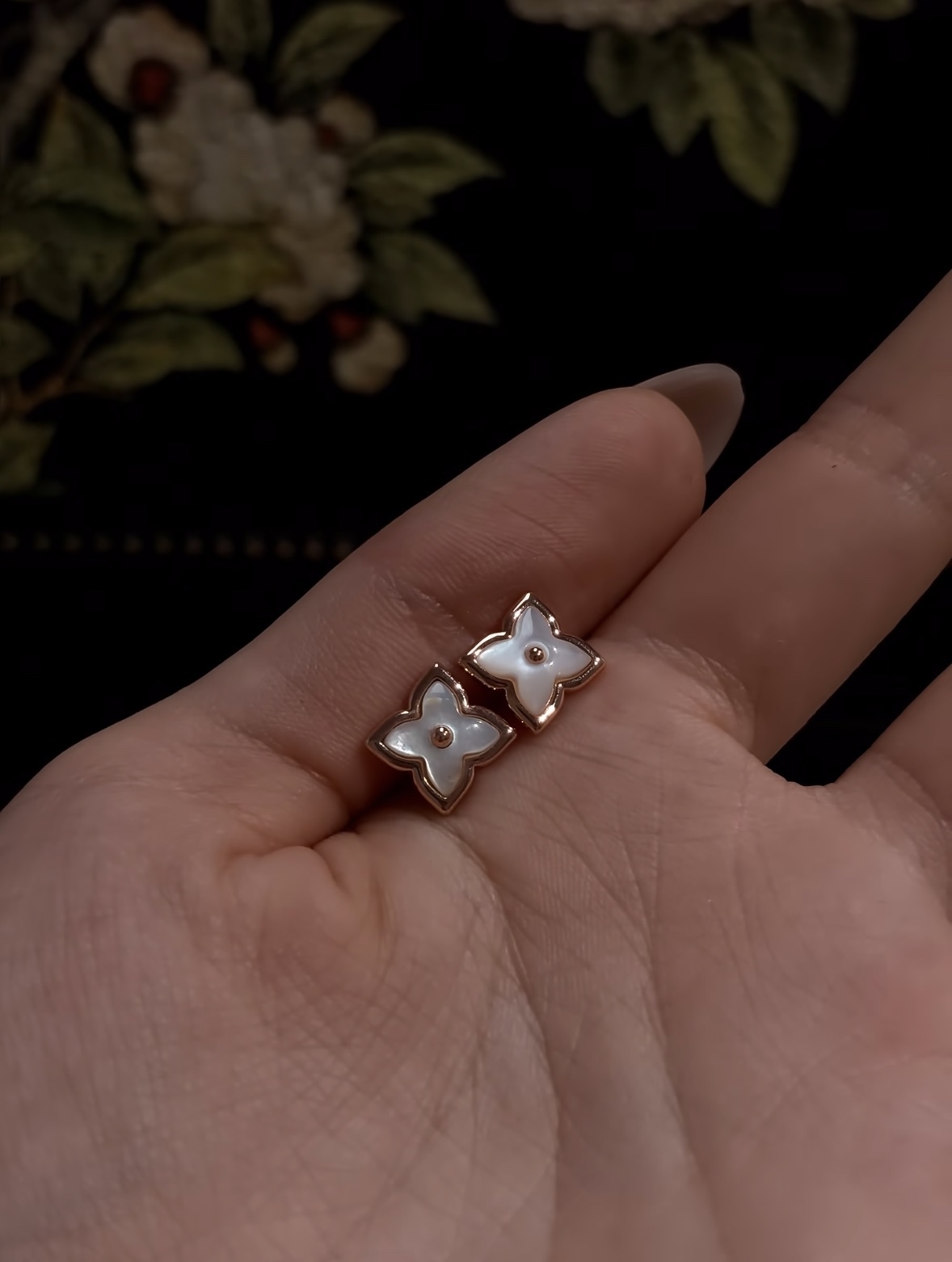 Starflower Shell Stud Earrings