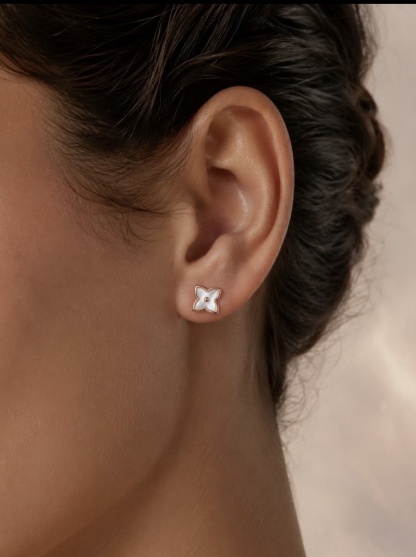Starflower Shell Stud Earrings