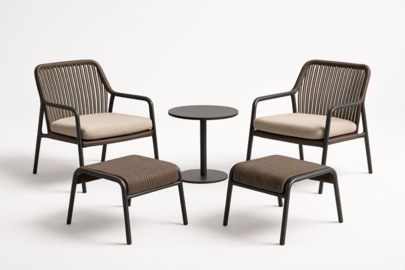 Set di mobili da giardino con 2 poltrone e 2 poggiapiedi in corda e tavolino rotondo in metallo