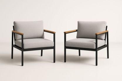 Set di due poltrone in acciaio nero e cuscini grigi con braccioli in legno