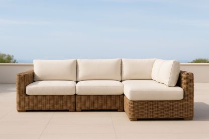 Divano angolare da esterno in rattan con cuscini crema