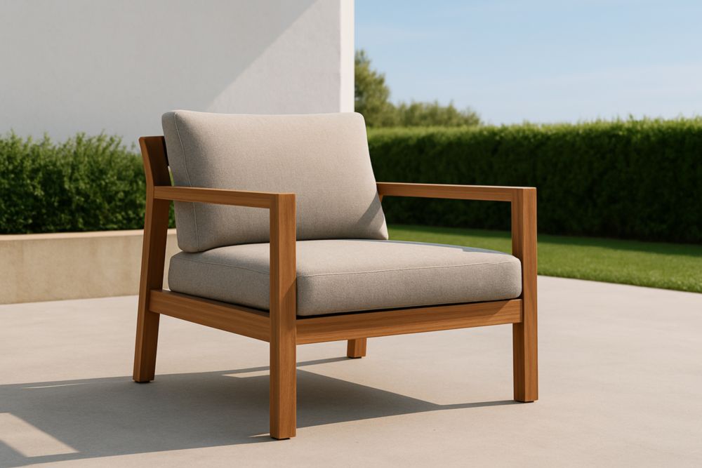 Poltrona da Esterno in Legno di Teak con Cuscini in Poliestere Grigio Chiaro