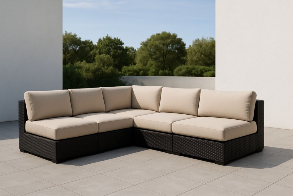 Divano angolare da esterno in rattan sintetico nero e cuscini beige