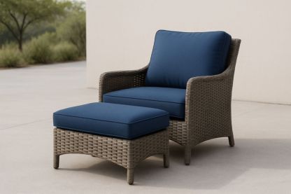 Set Poltrona e Poggiapiedi in Rattan Sintetico con Cuscini Blu
