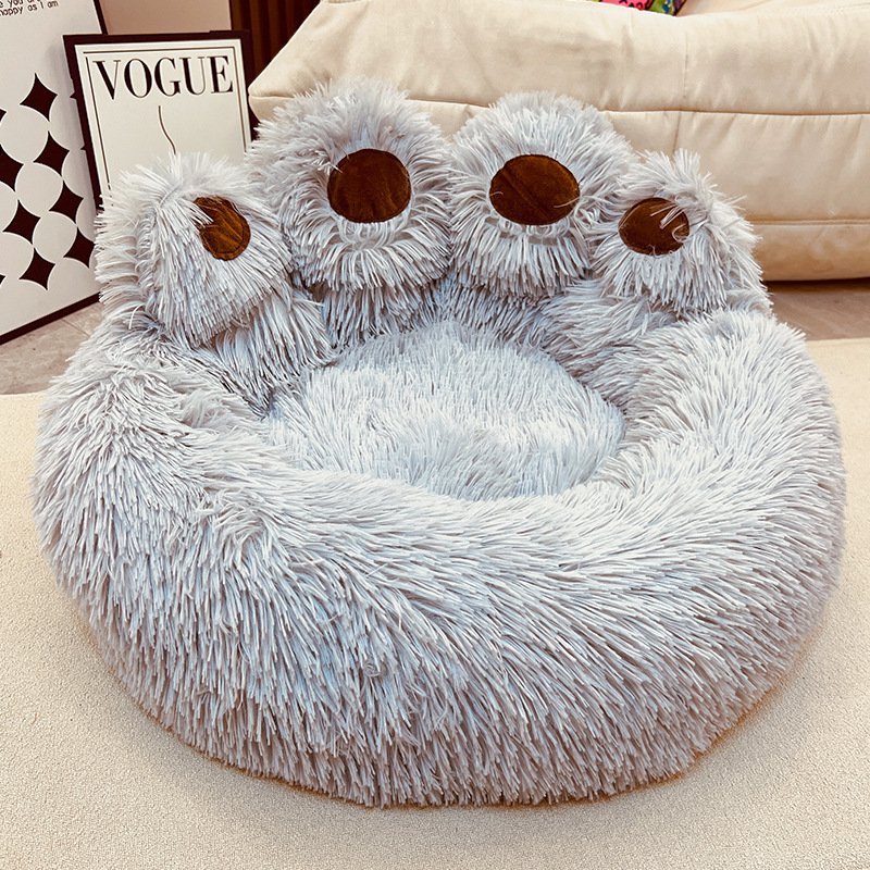 Plush and comfortable bear paw pet mat