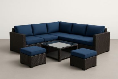 Divano angolare in rattan sintetico con tavolino in vetro e pouf blu-Kroneliva