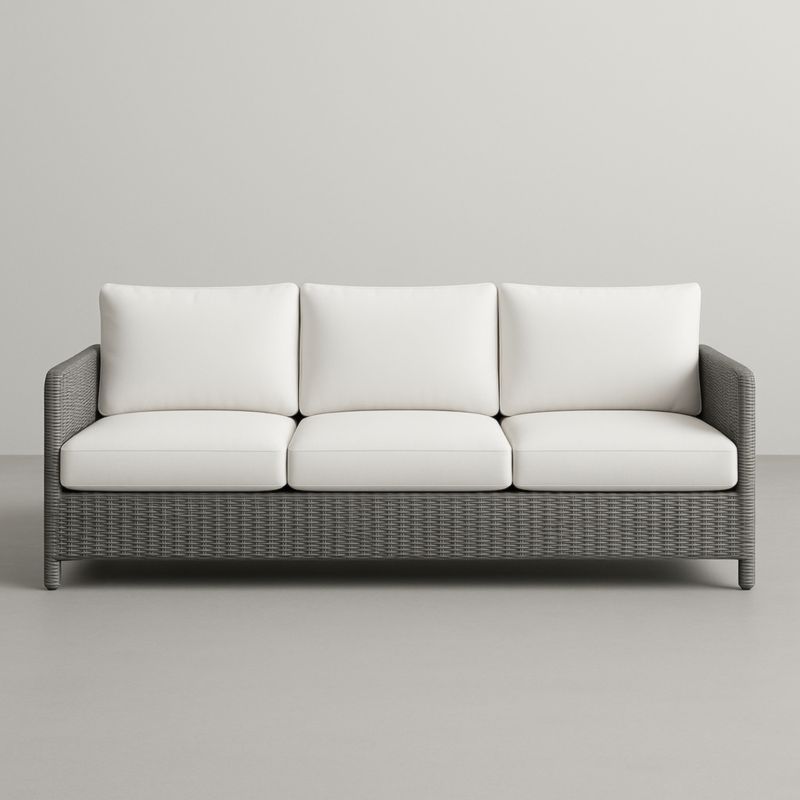 Divano a 3 posti in rattan con cuscini bianchi