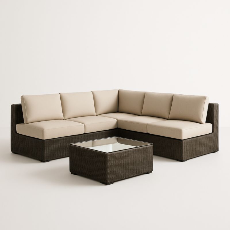 Divano angolare modulare in rattan marrone e cuscini beige