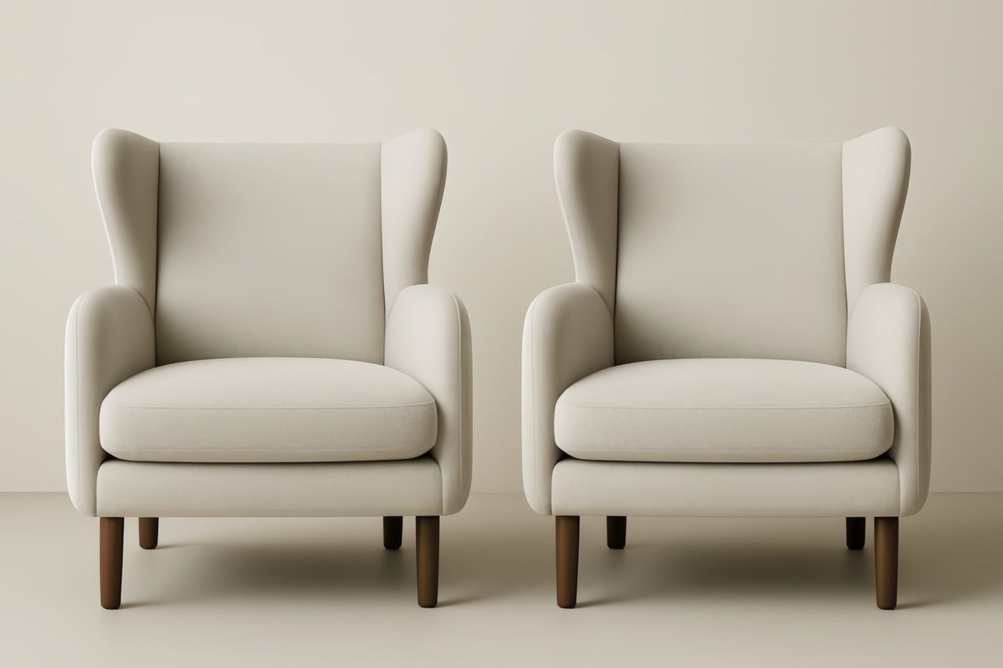 Set 2 poltrone in tessuto beige con gambe in legno