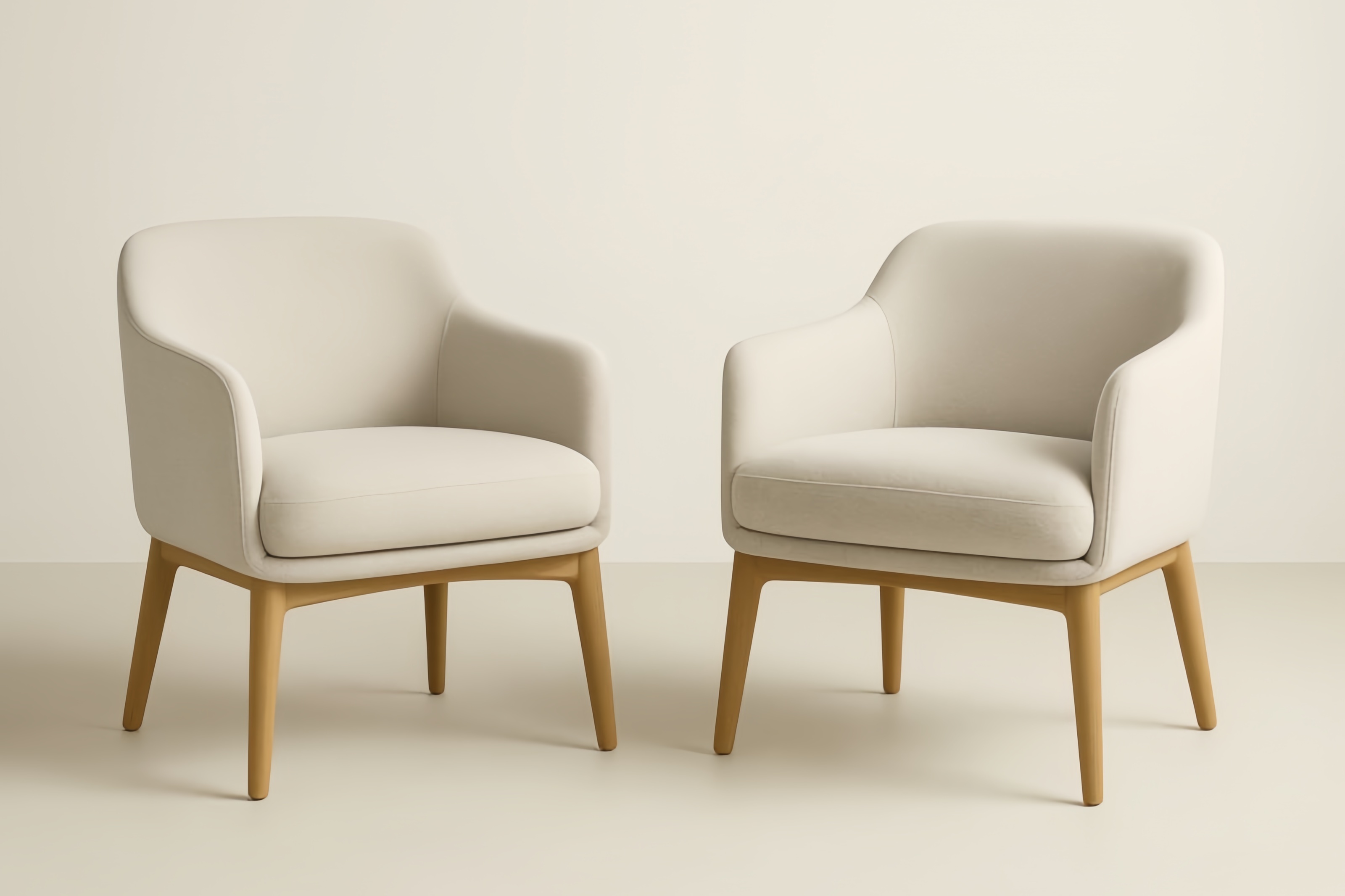 Set di 2 poltrone in tessuto con gambe in legno