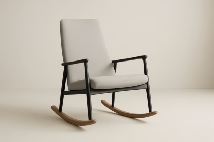 Sedia a dondolo in legno di faggio con seduta in tessuto di poliestere grigio