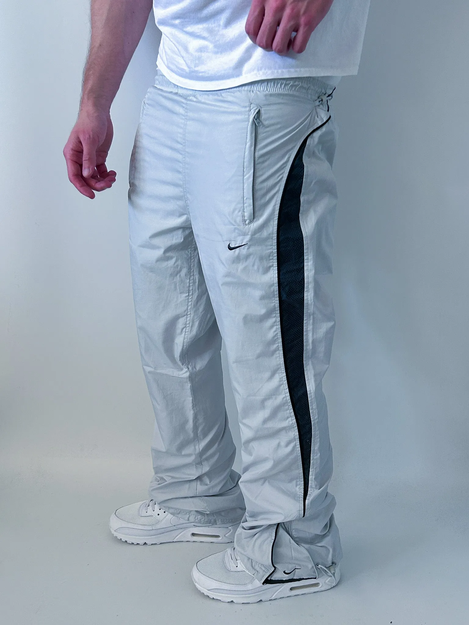 TRACKPANTS