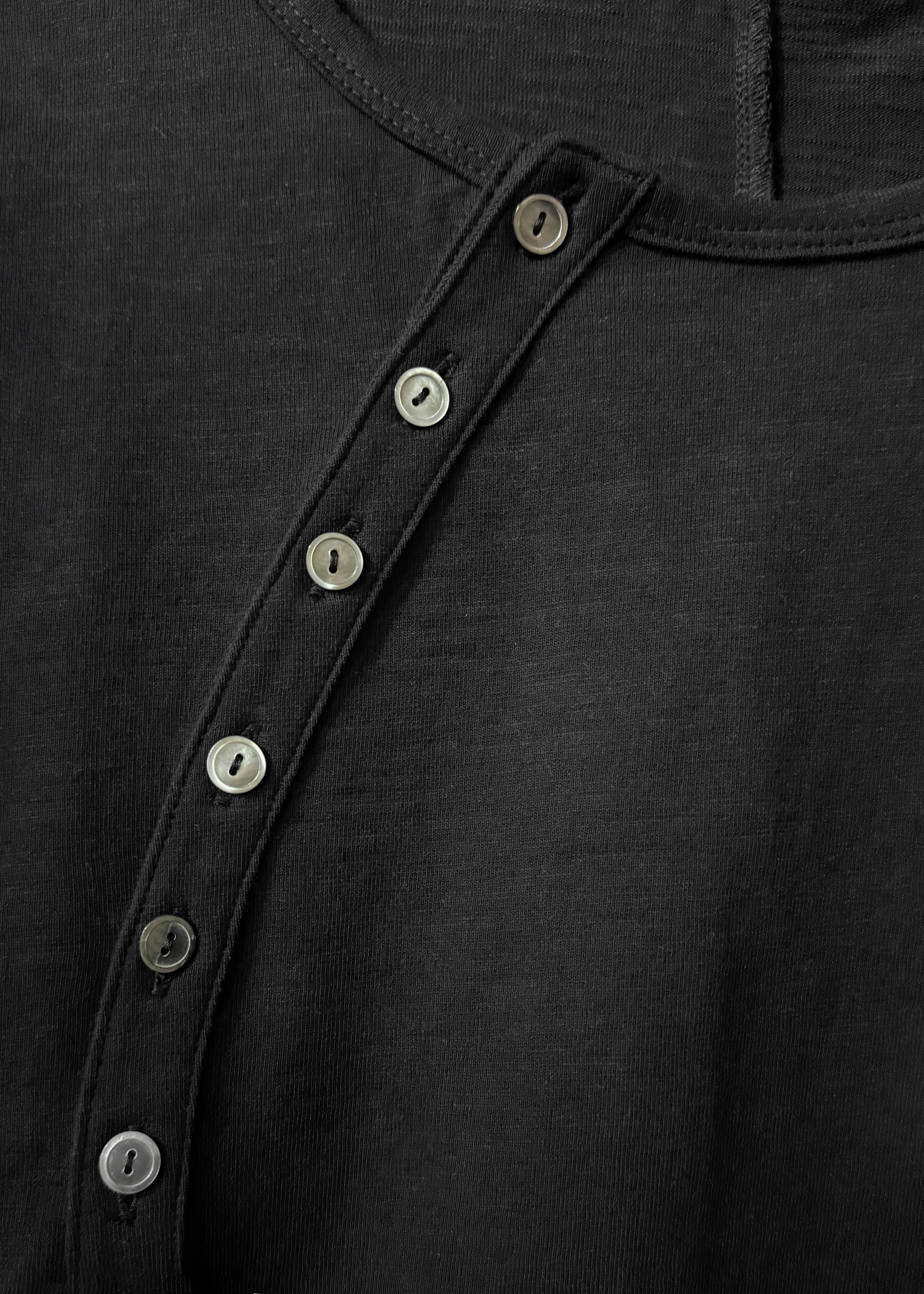 CURVED BUTTON HENLEY