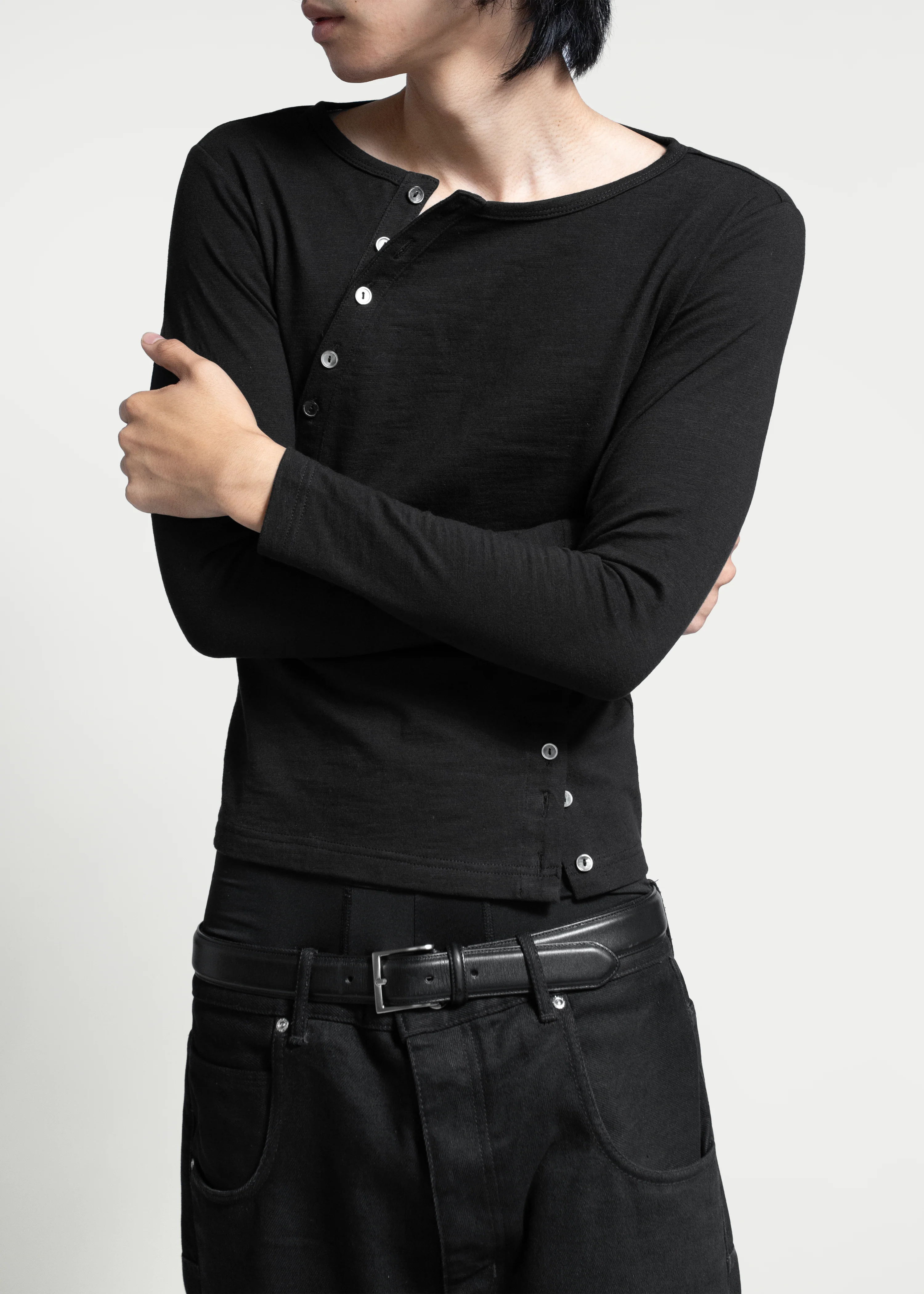 CURVED BUTTON HENLEY