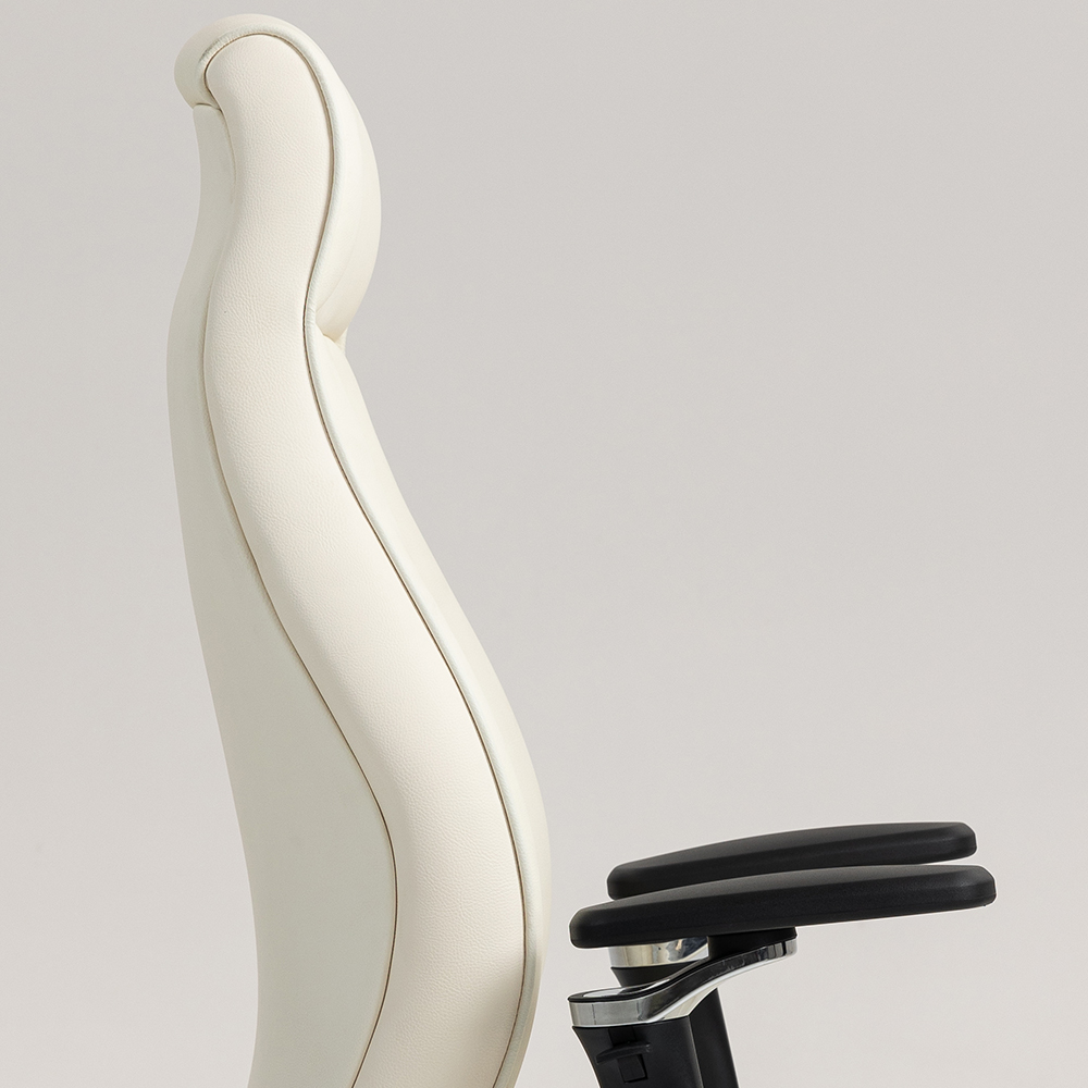 Cream PU Leather Executive Office Chair With 6D Armrests