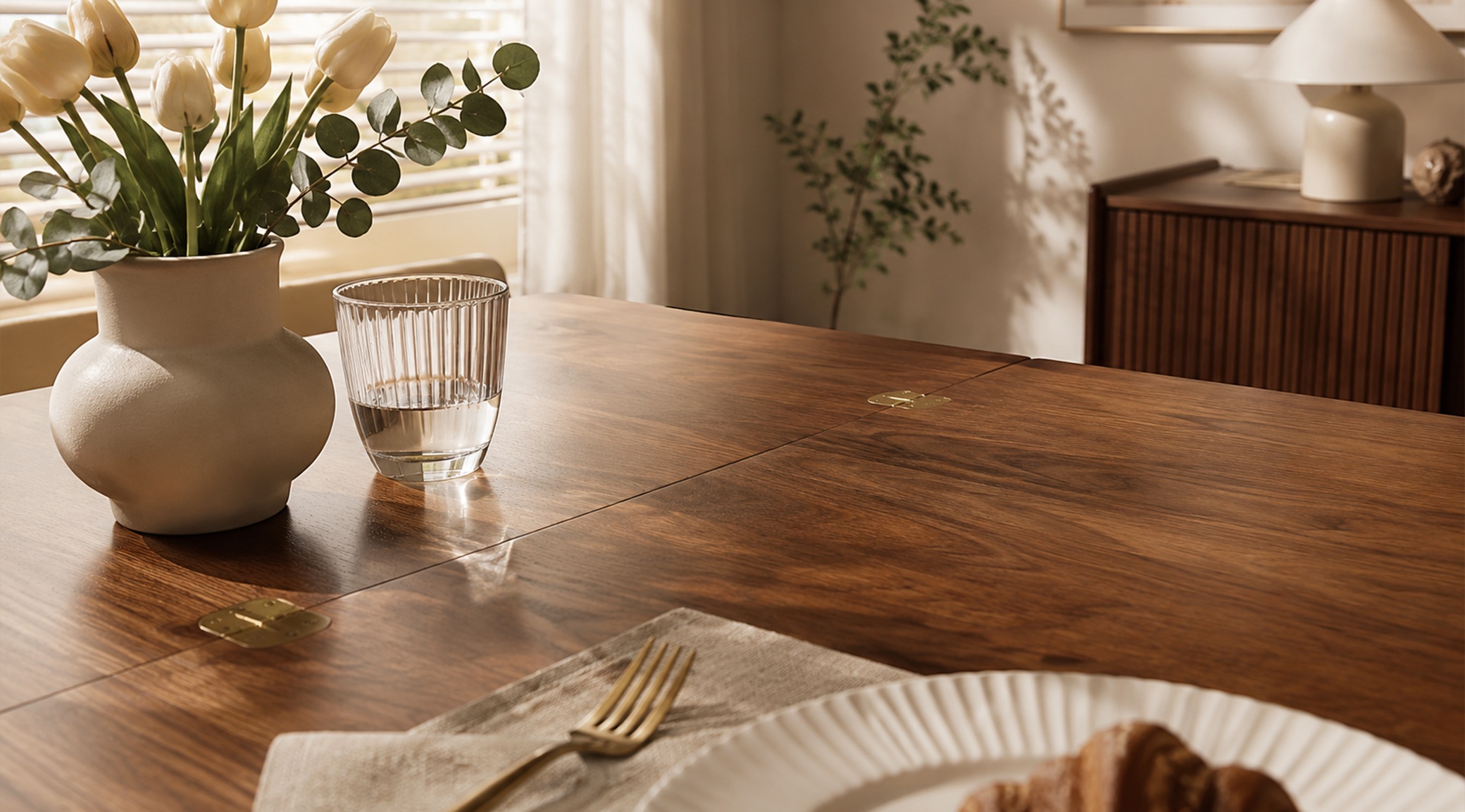 DT2028WN Murphy dining table warm style
