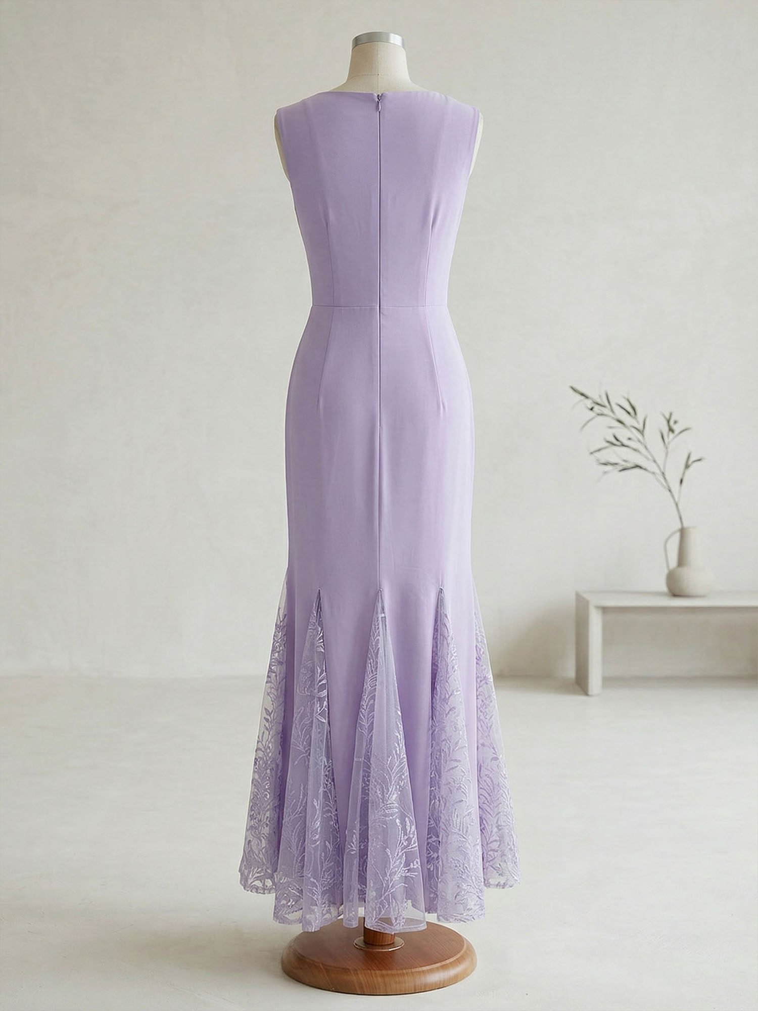 Elegant Formal Evening Gown Lilac Sleeveless Midi Dress with Embroidered Lace Godets