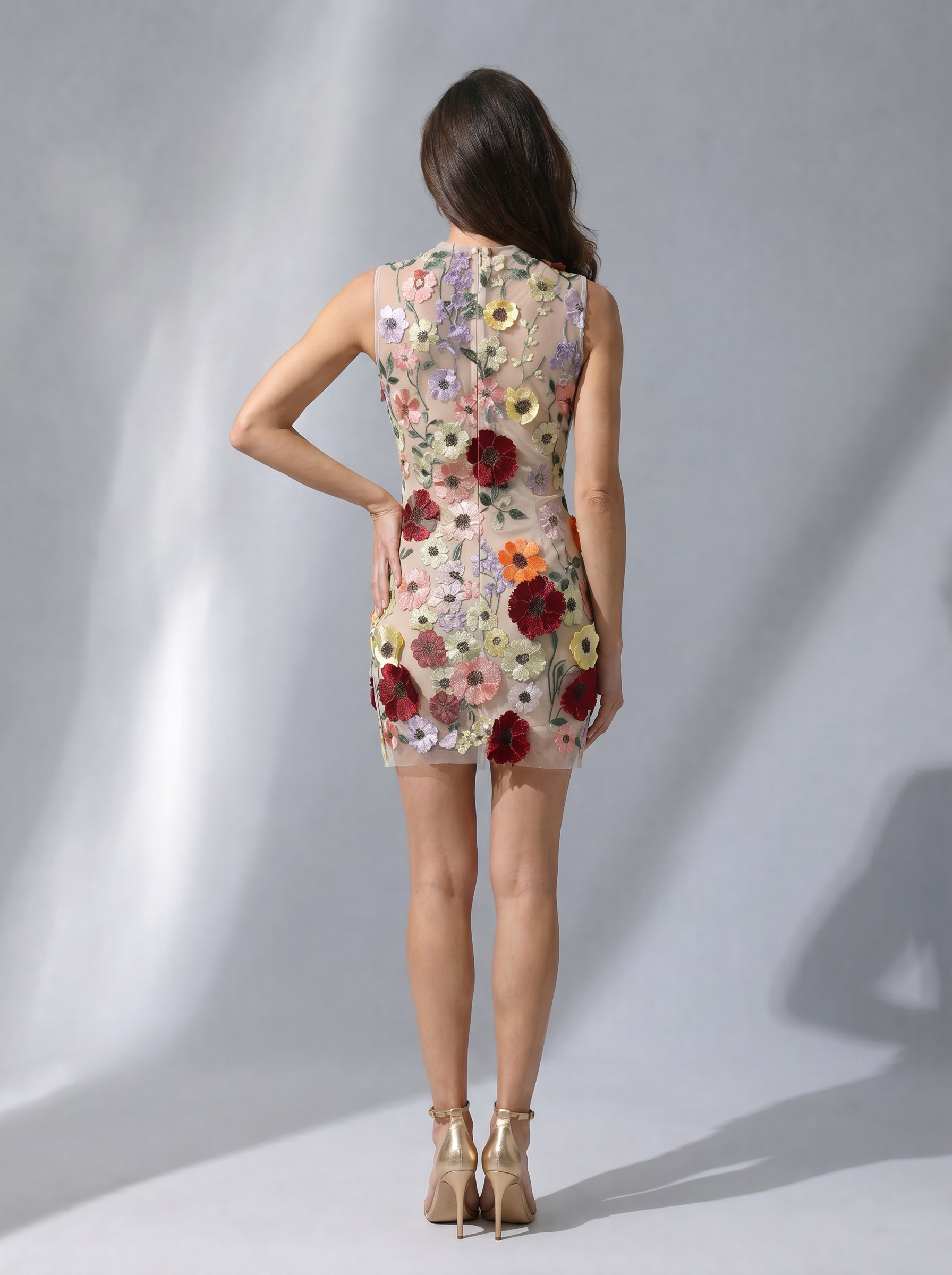 Vibrant Champagne Floral-Appliqué Mesh Column V-Neck Formal Evening Dress 