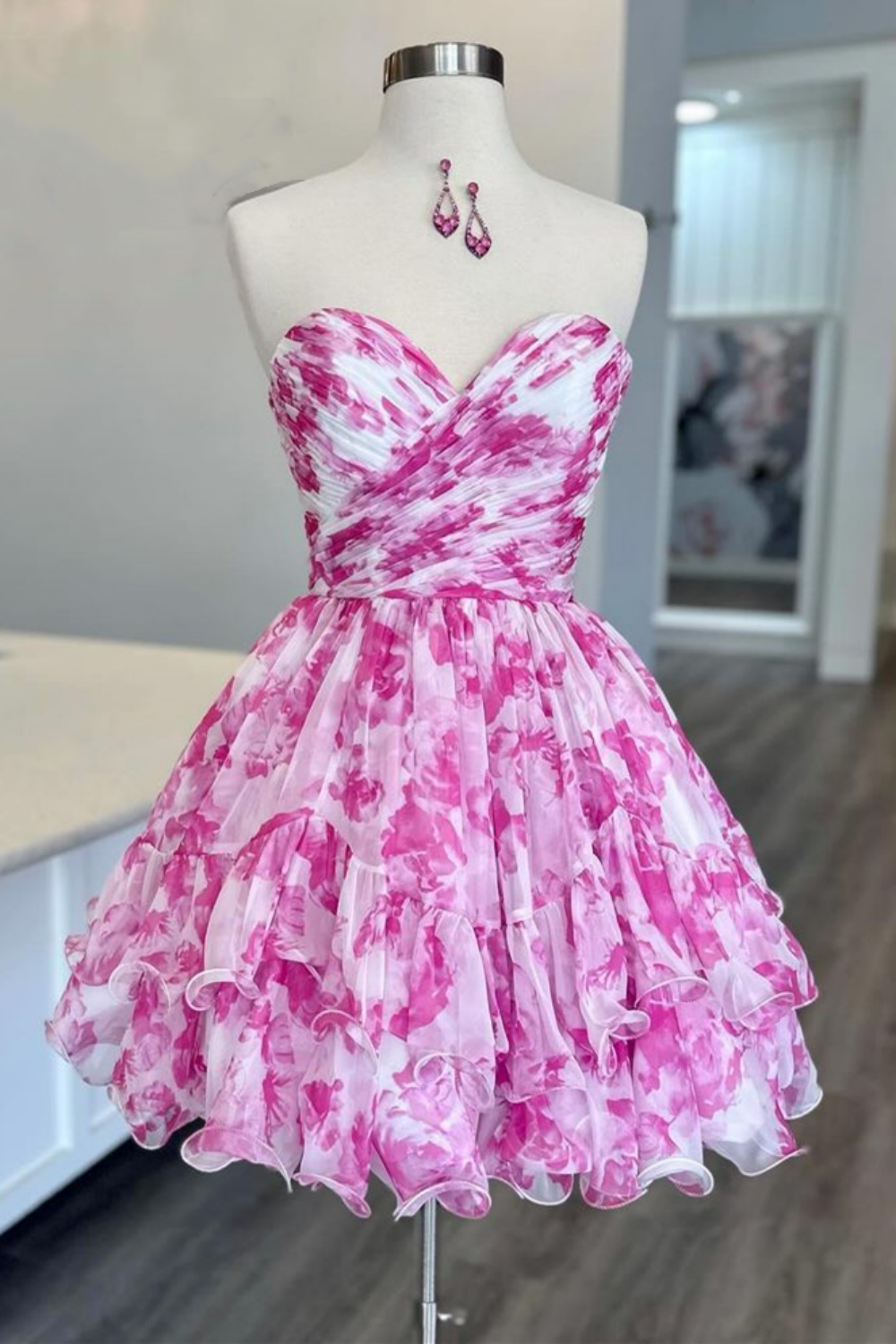 Pink A-Line Sweetheart Short Tiered Print Chiffon Homecoming Dress