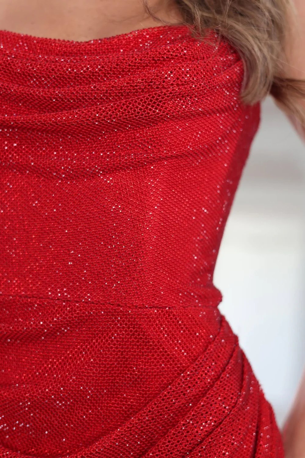 Sleek Red Glitter Sheer-Overlay Ruched Sheath Strapless Homecoming Dress