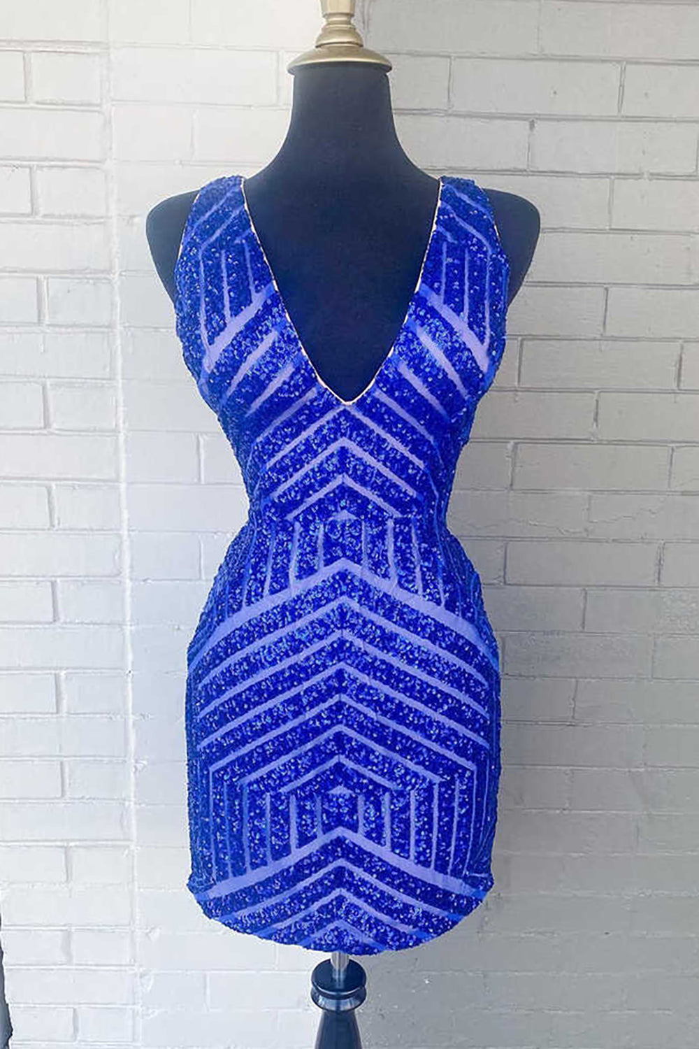 Champagne Mermaid Sequins V-Neck Tight Homecoming Dress
