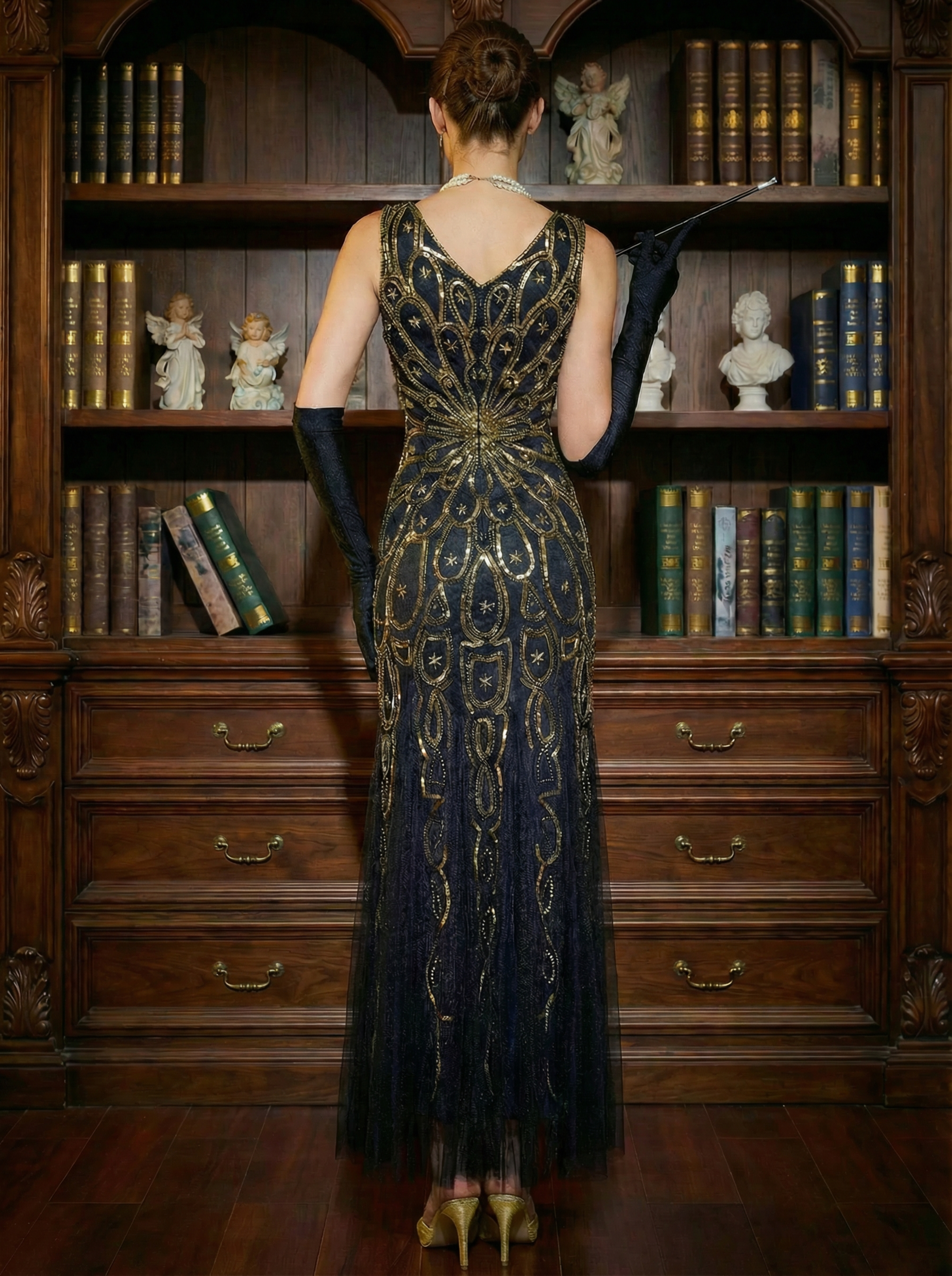 Elegant Black and Gold 1920s Style Long Sequin Dress