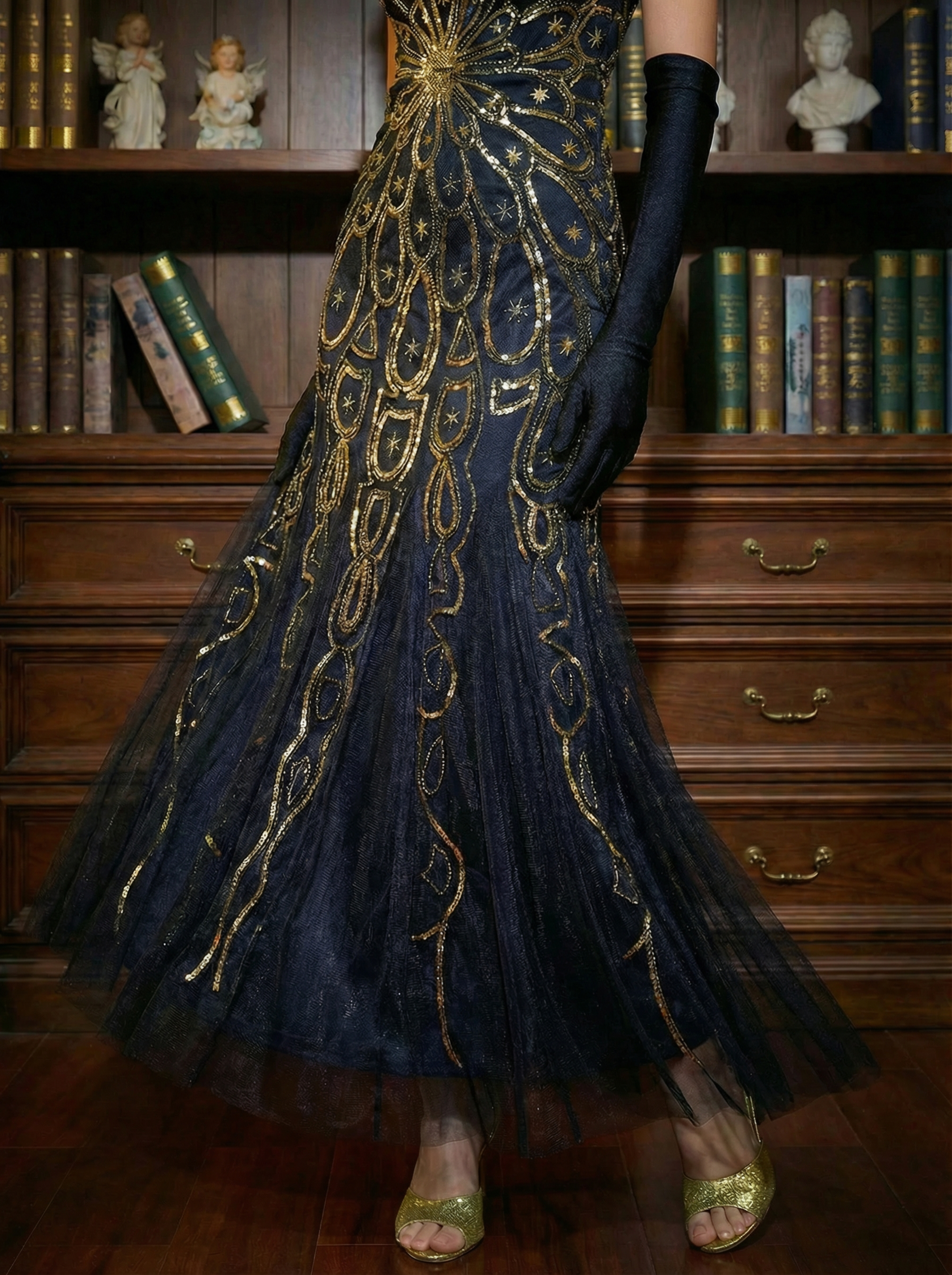 Elegant Black and Gold 1920s Style Long Sequin Dress