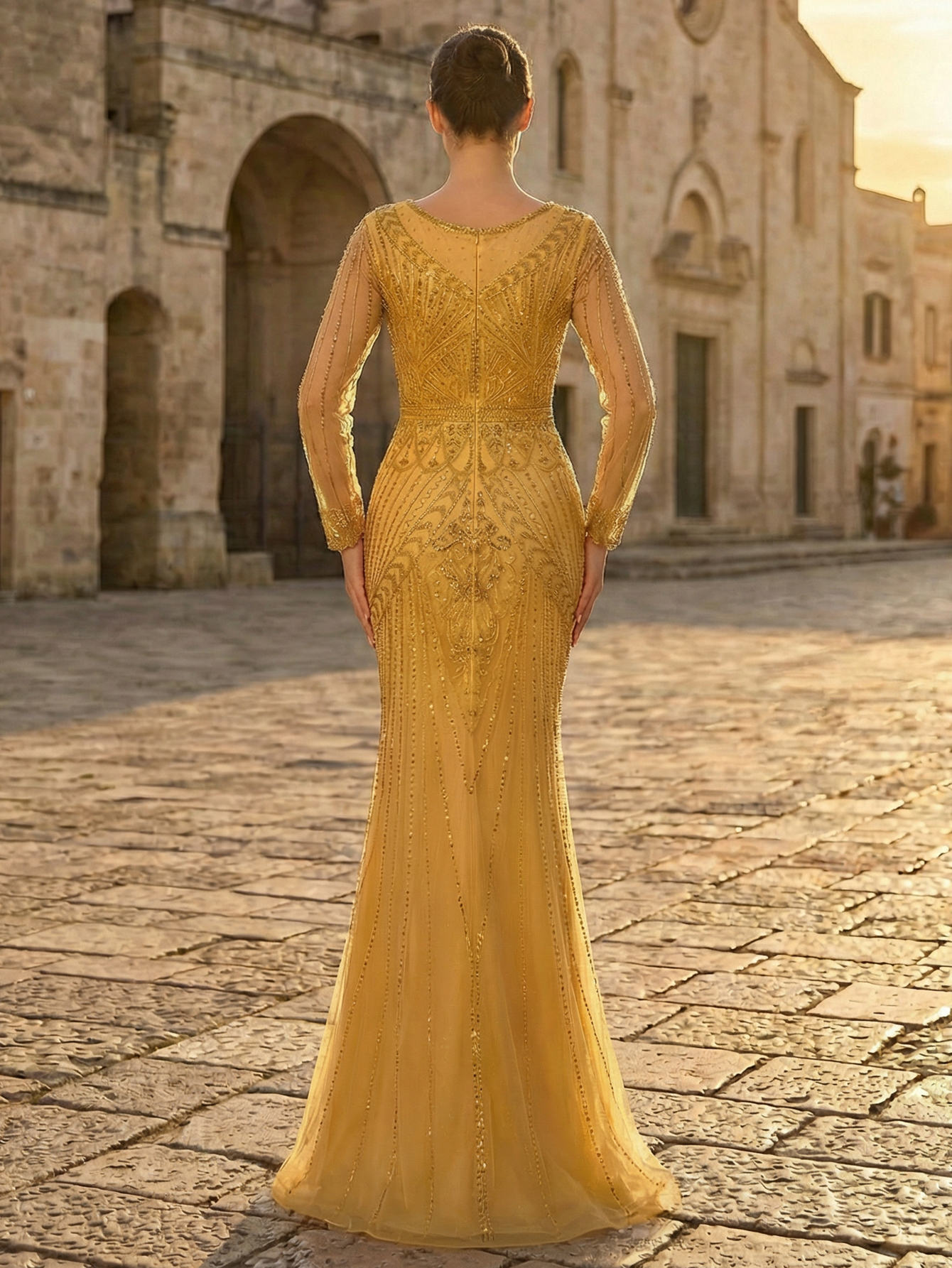 Luxurious Mermaid Round Neck Golden Sequin Prom Dress with Beading