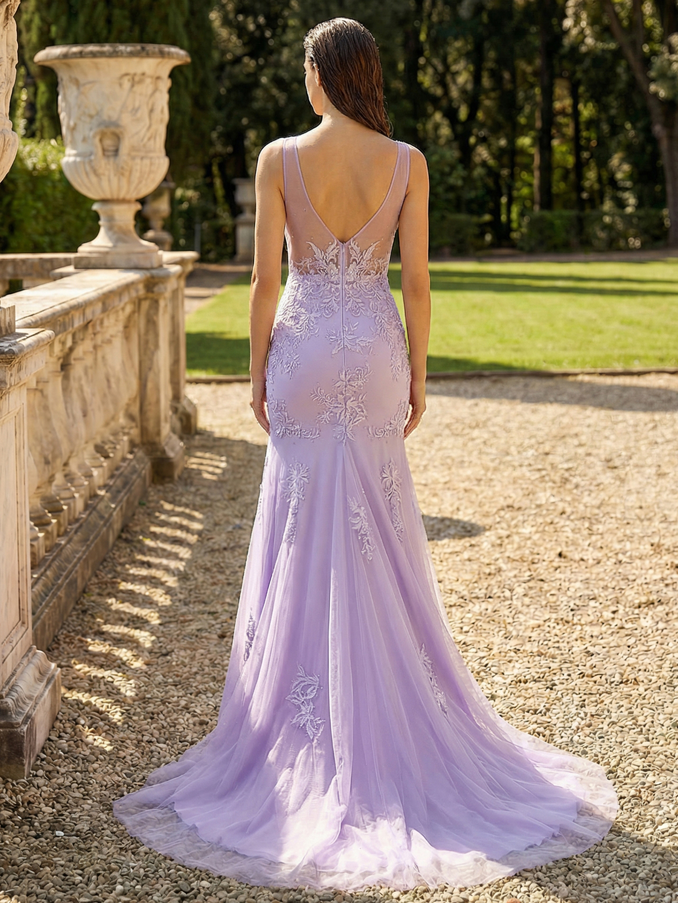 Mermaid V-Neck with Lace Tulle Prom Dress with Appliqued