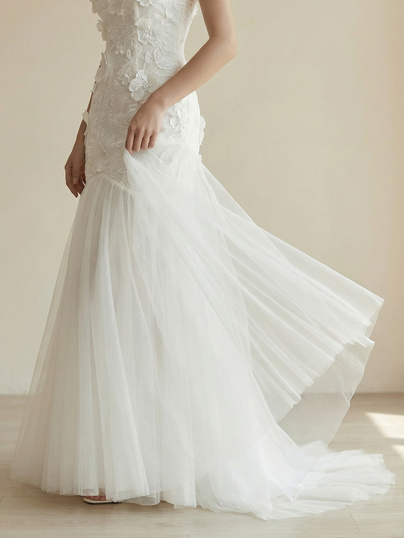 Spaghetti Straps Floral Lace Sheath Wedding Dress