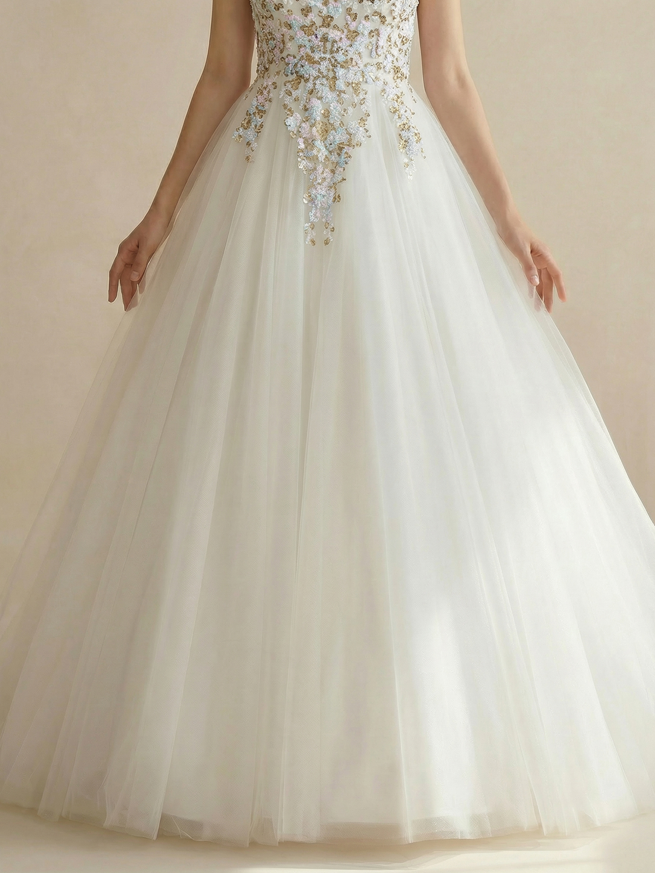 Spaghetti Straps Tulle Wedding Dress with Appliqued Beading