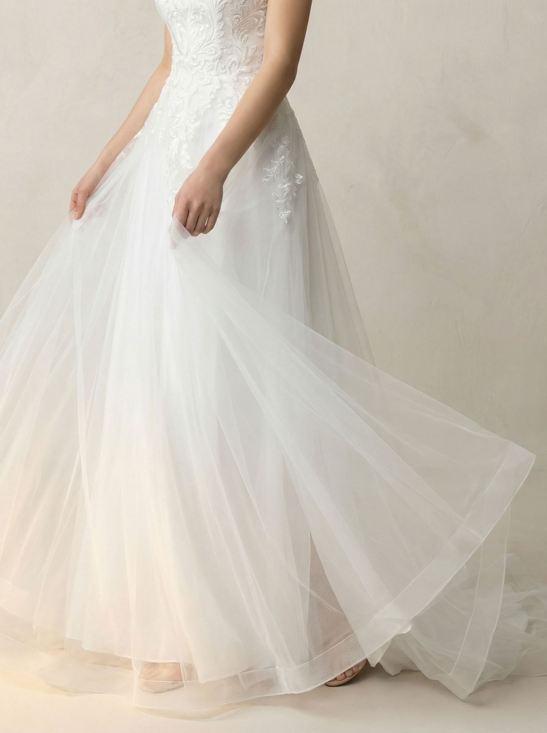 Luxury Full-Lace Embroidered Slim Fit Bridal Gown