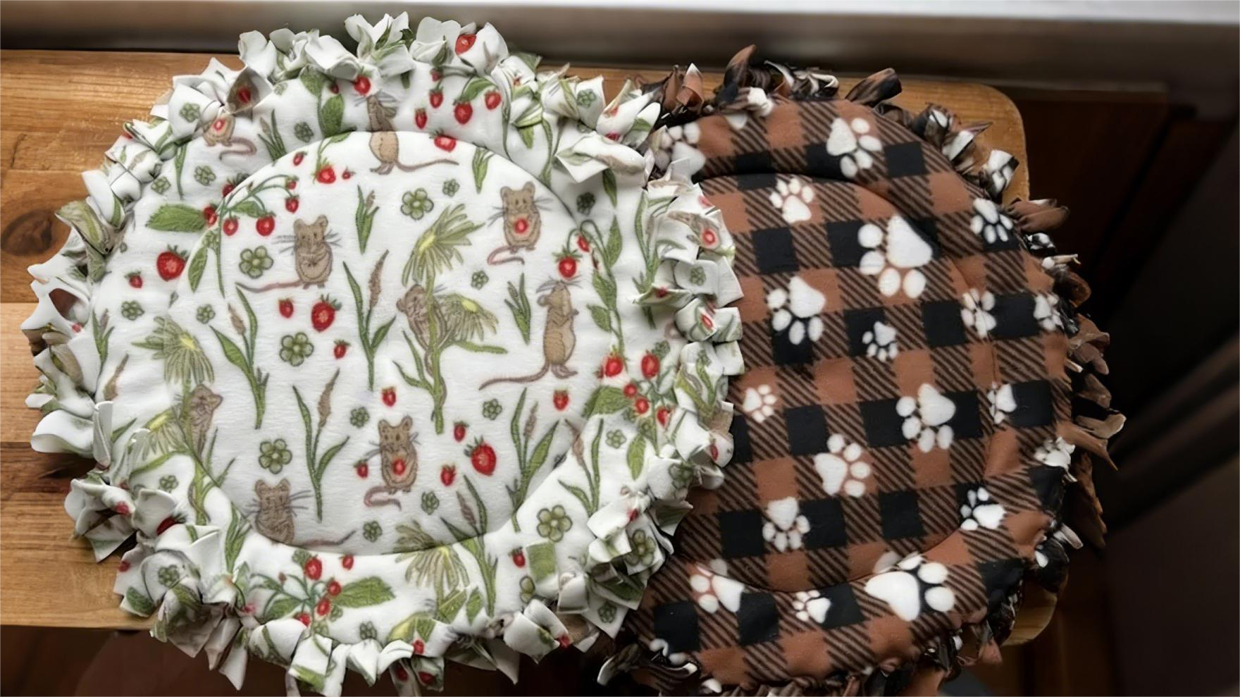 Self-Heating Pet Beds, Hand Tied, Cats, Dogs, Ferrets, Rabbits, Guinea Pigs, 2023