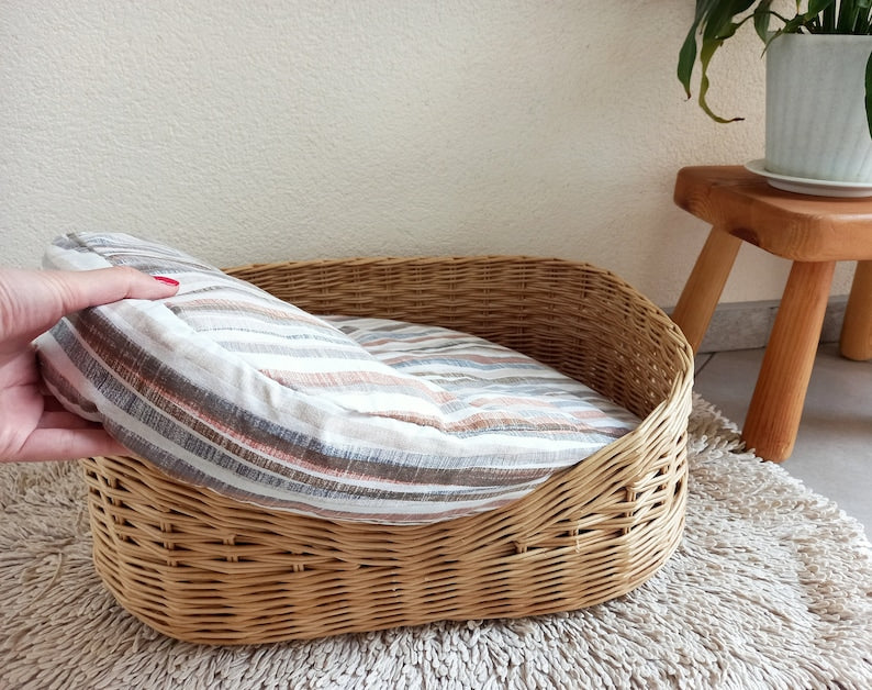 Handmade Wicker Cat Bed with Cushion: Brown Pet Basket