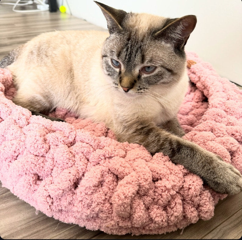 Hand Crocheted Chunky Knit Pet Bed: Cozy Chenille Basket