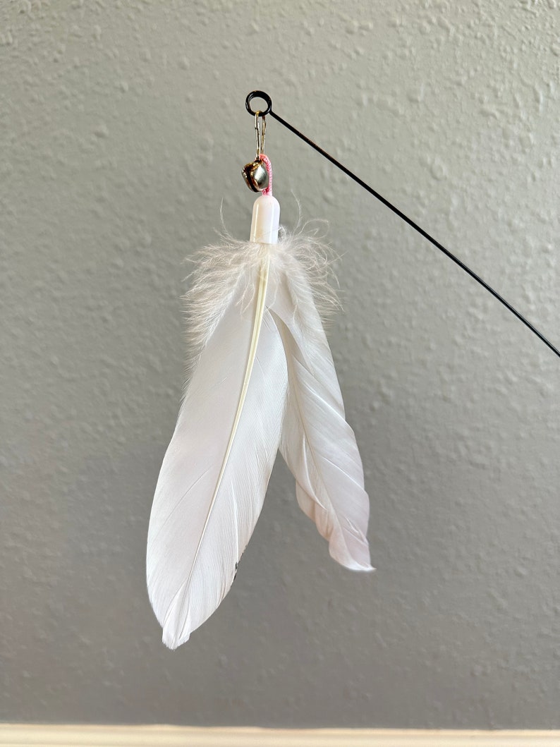 Long Feather Cat Wand Toy: Interactive Suction Cup Teaser, Bouncy Cat Wand, Cat Exercise Wand Toy, Fun Toys for Cats, Feather Toys for Cats