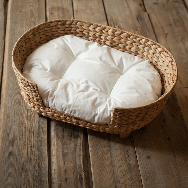 Handcrafted Natural Rattan Grass Pet Bed for Cats and Dogs