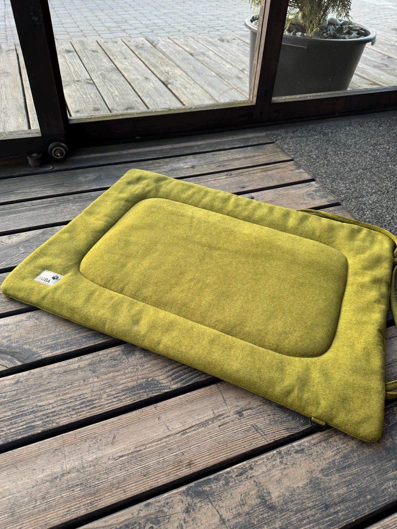 Travel mat for dogs, roll-up soft mat for pets, comfortable mattress for dog, personalized dog mat, gifts for pets, custom pet mat