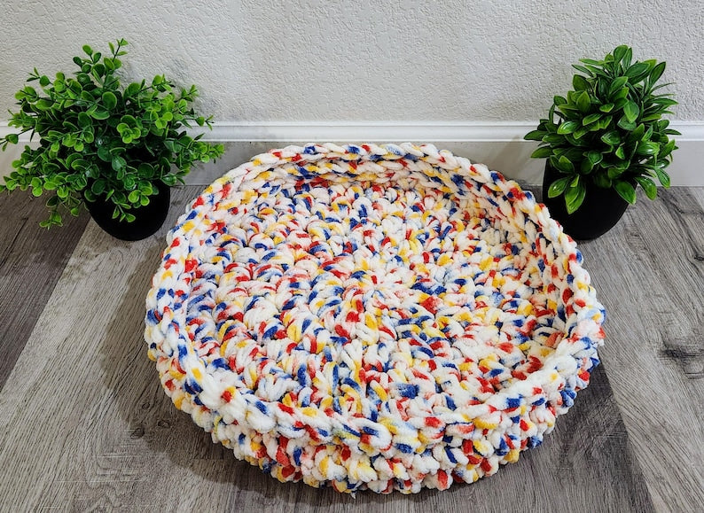 Handmade Crochet Cat Bed: Soft Round Pet Bed, 16-inch Diameter