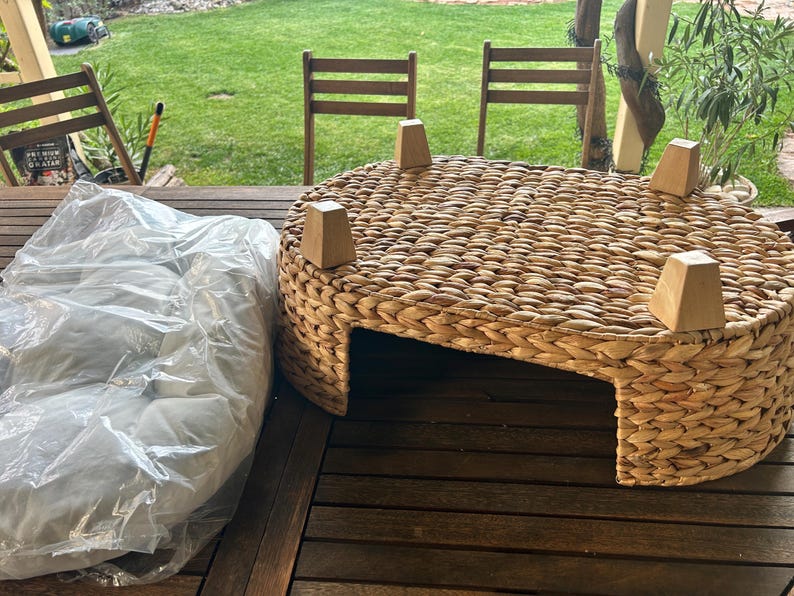 Handcrafted Natural Rattan Grass Pet Bed for Cats and Dogs