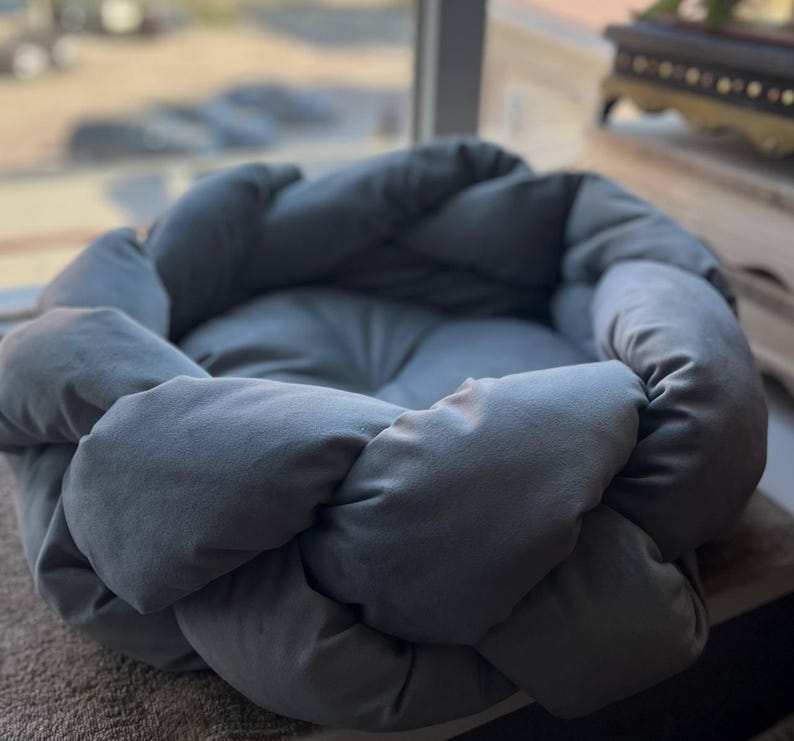 Round Braided Pet Bed – Soft Velour Cat Bed Dog Bed with Cushion | Cozy Donut Pet Sofa
