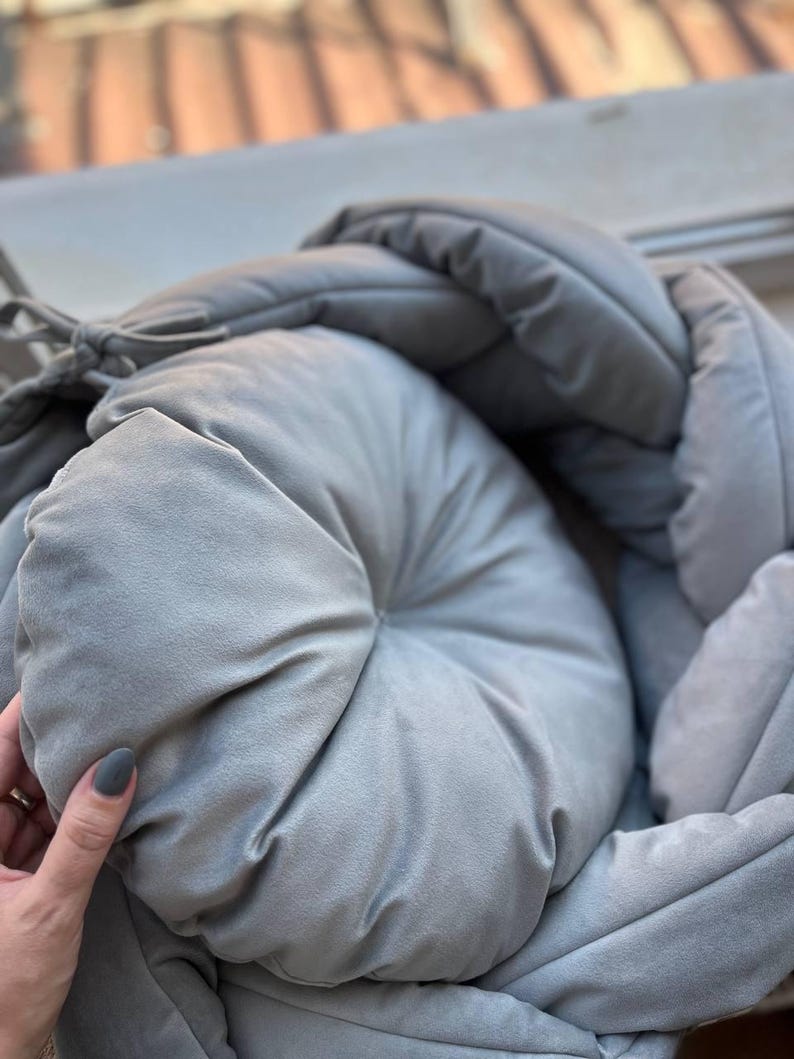 Round Braided Pet Bed – Soft Velour Cat Bed Dog Bed with Cushion | Cozy Donut Pet Sofa