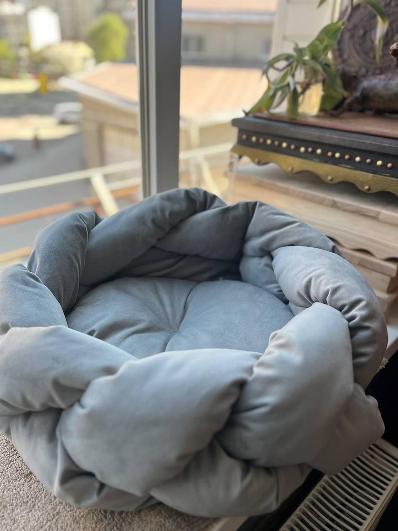 Round Braided Pet Bed – Soft Velour Cat Bed Dog Bed with Cushion | Cozy Donut Pet Sofa