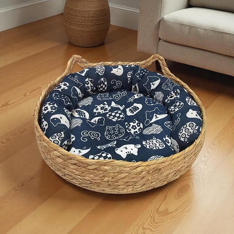 Handcrafted Rattan Woven Pet Bed, Cozy Cat Basket & Soft Dog Lounger, Soft Round Donut Design with Washable Cushion for Cats and Dogs