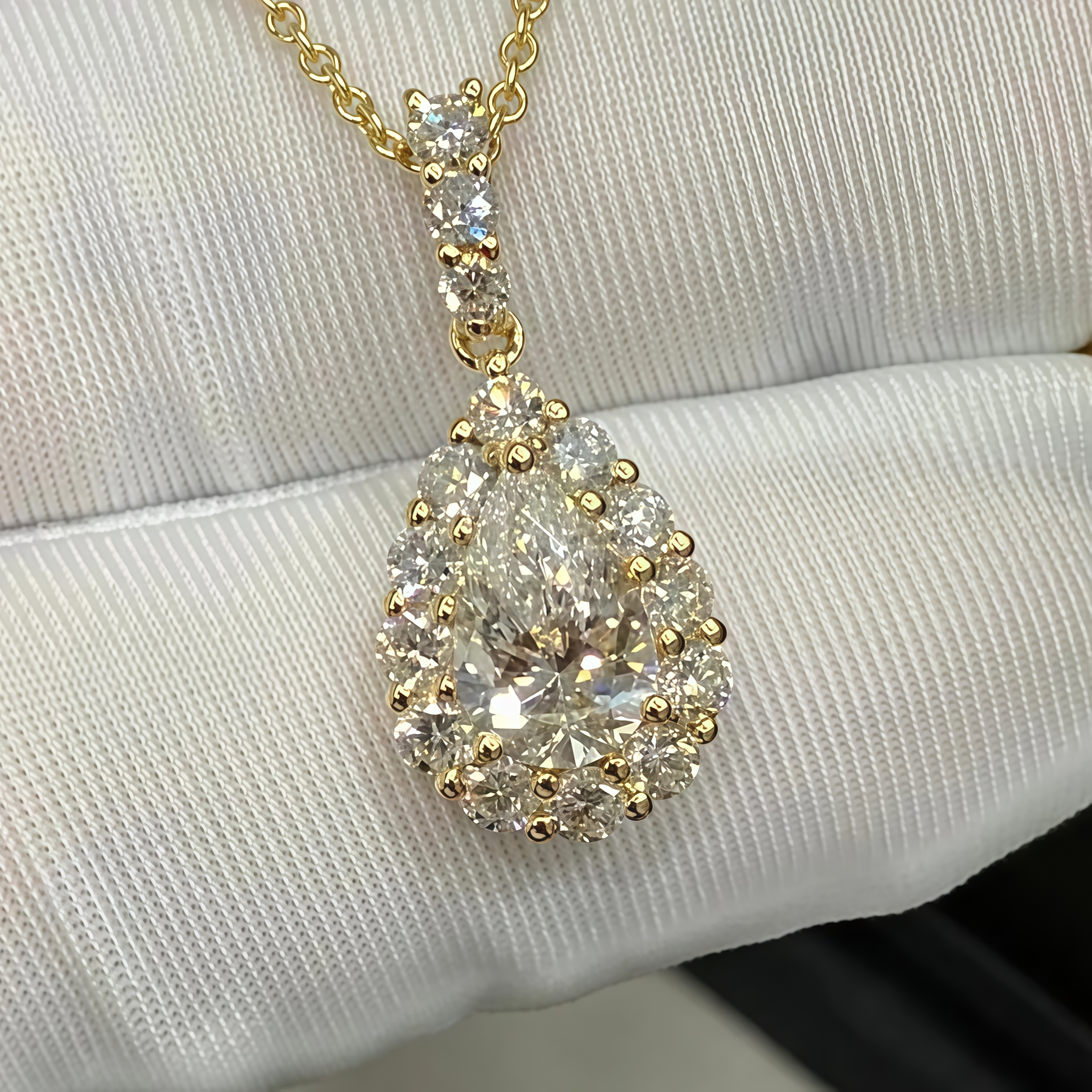 1 Carat Pear Cut Lab-Grown Diamond Pendant Halo Set