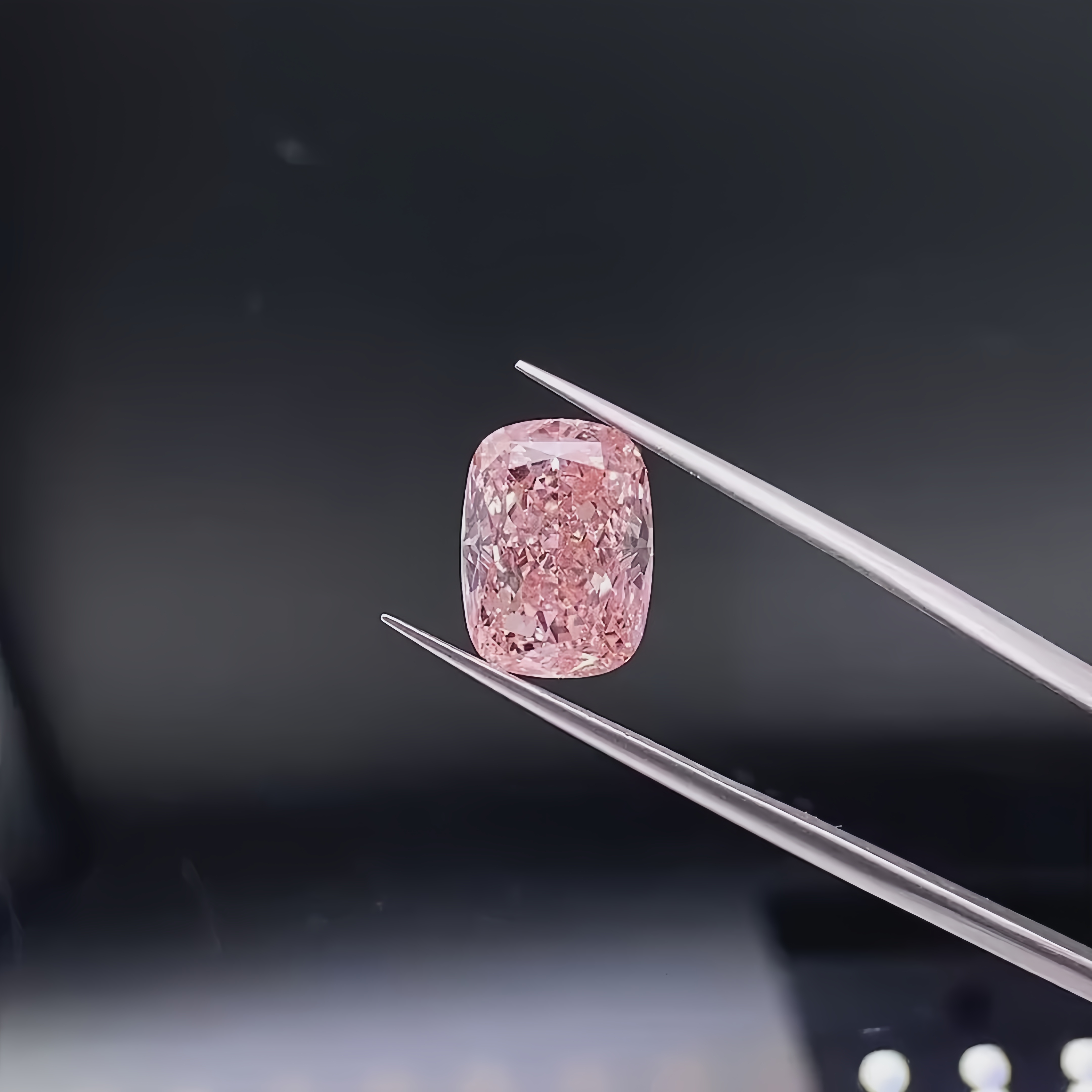 6.04 CARAT FANCY VIVID PINK CUSHION MODIFIED BRILLIANT CUT LAB DIAMOND