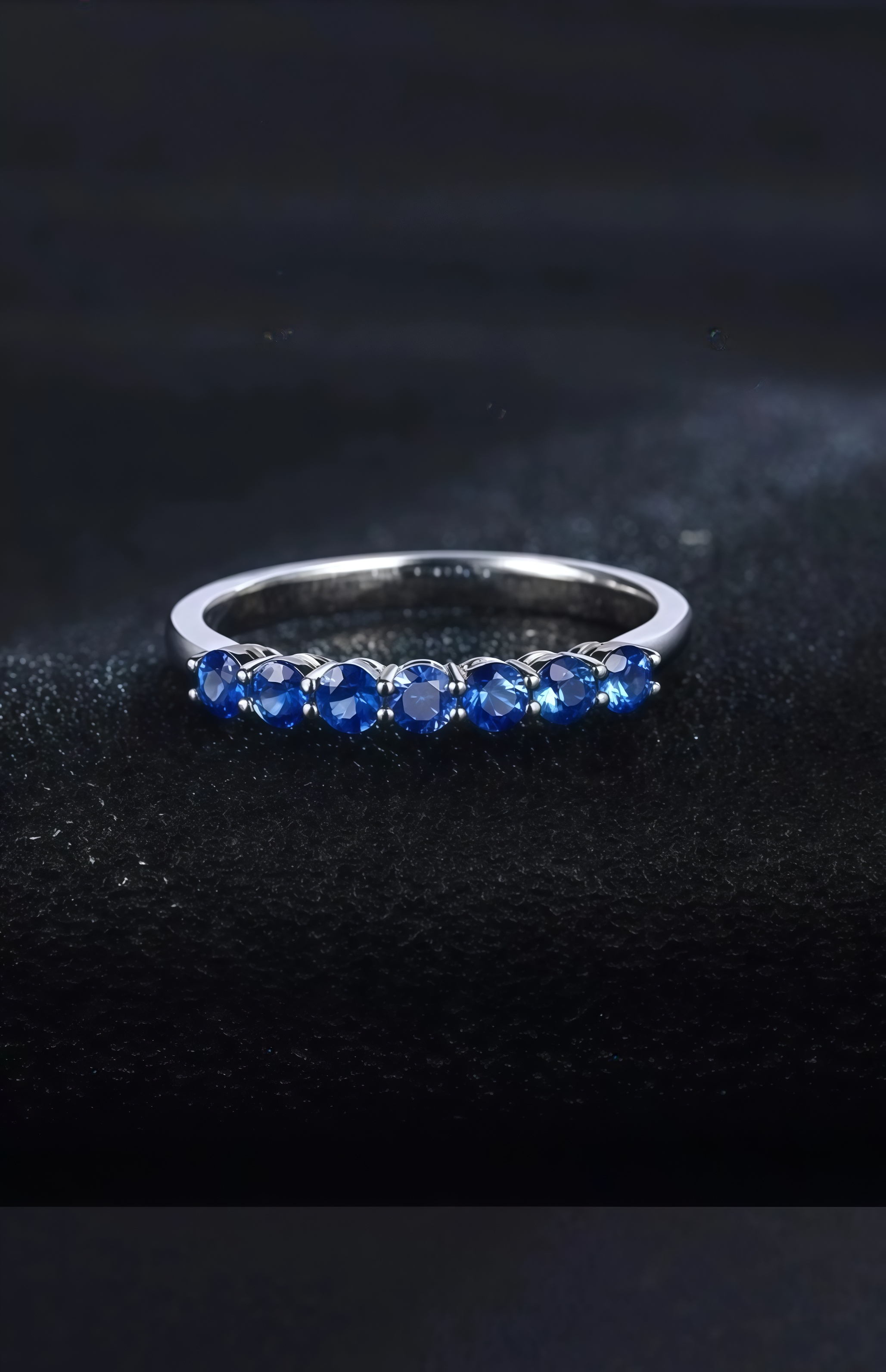 NOZBO 18K Gold 7-Stone Sapphire Band Ring