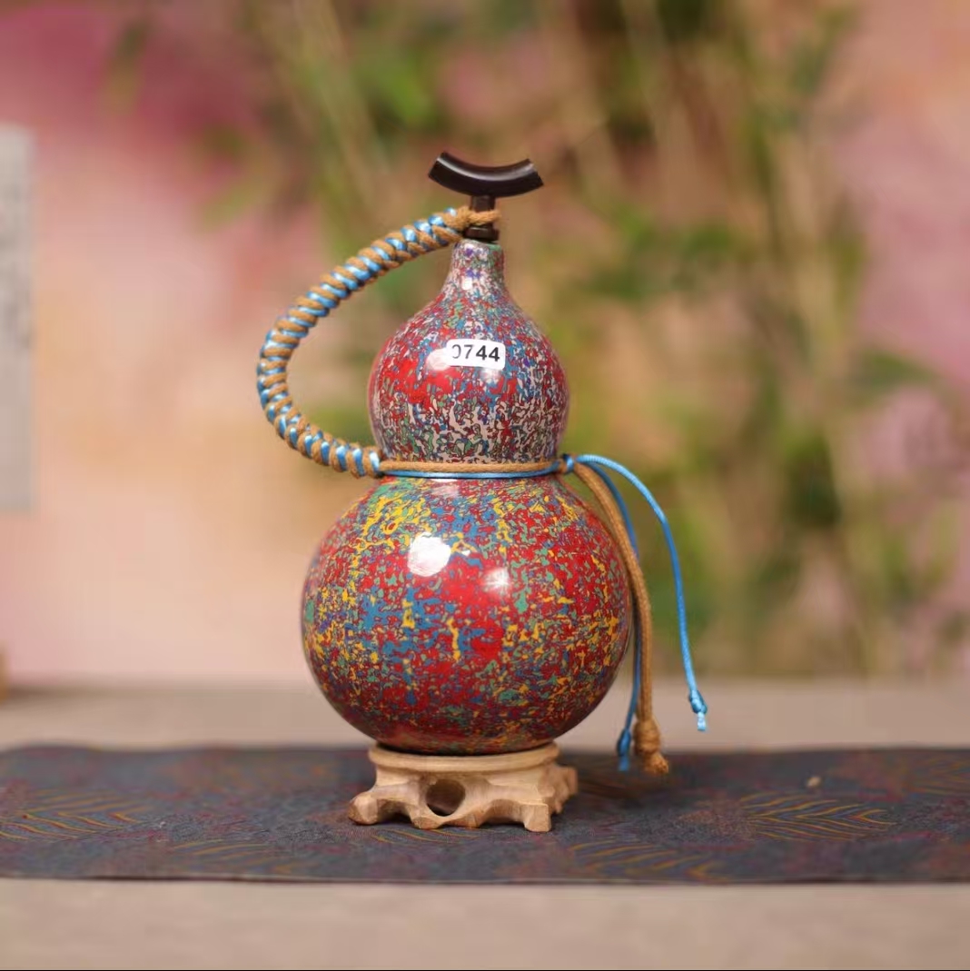 Handcrafted Urushi Lacquer Gourd Bottle | Traditional Chinese Art Feng Shui Gourd Decor | Functional Art Water Bottle
