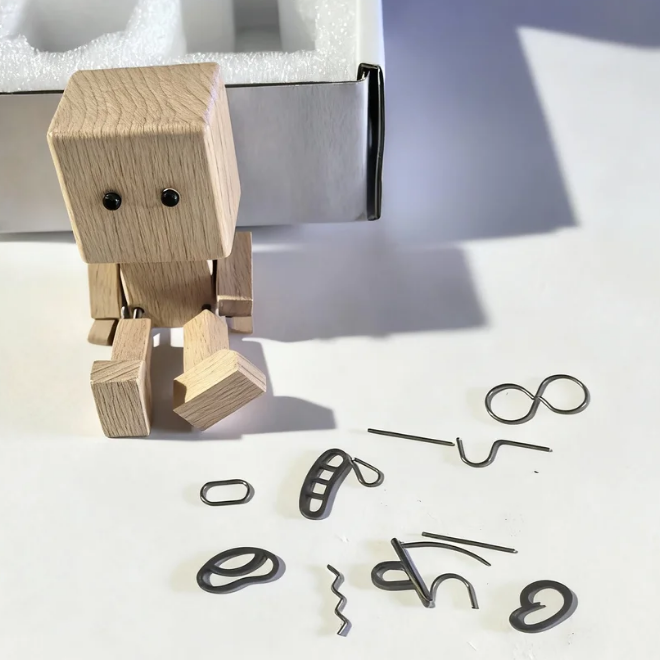 (🌲Wczesna wyprzedaż świąteczna – 49% TANIEJ) Drewniana lalka z machającymi nogami – kołysze się z 12 magnetycznymi minami