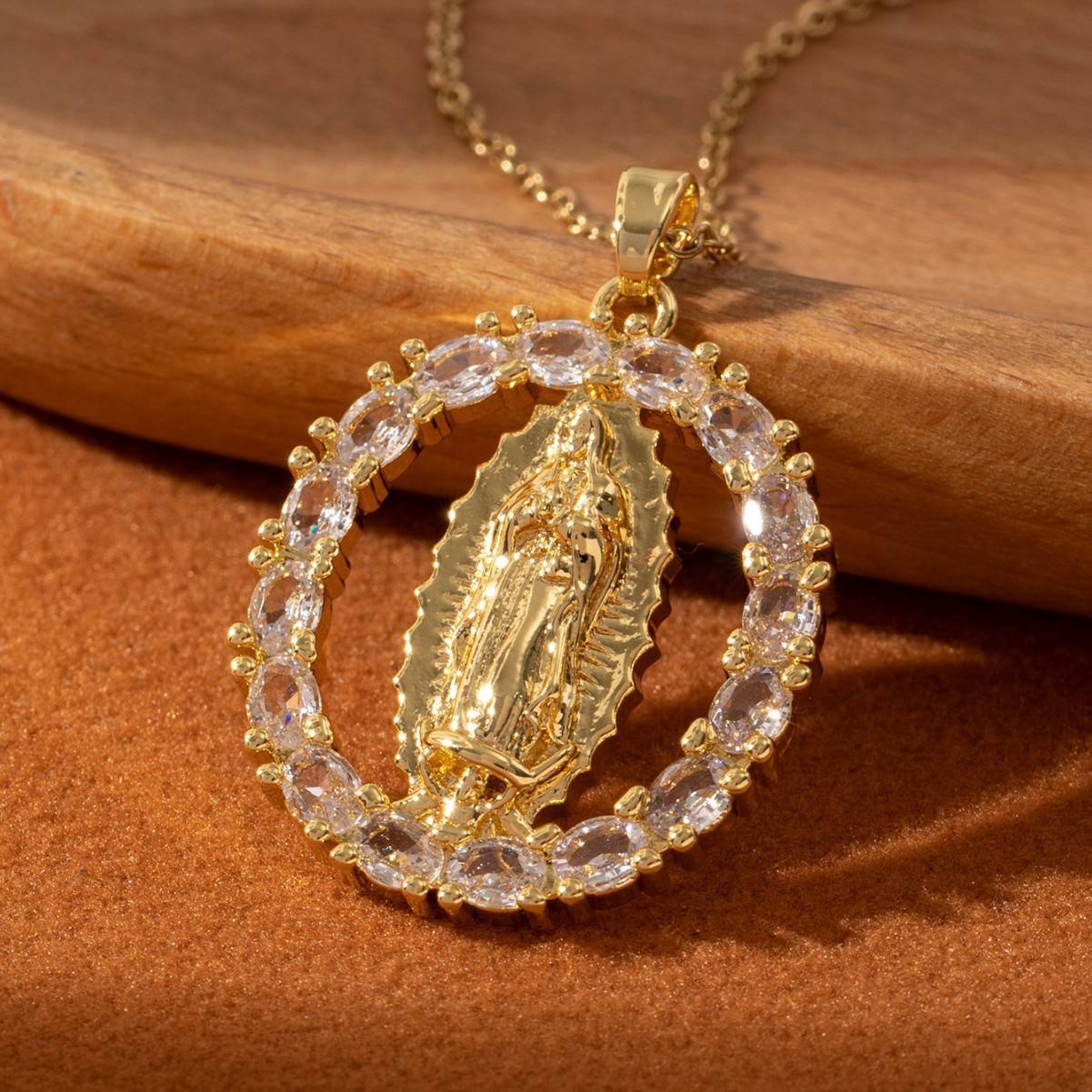 ✨🙏 Колие „Дева Мария“ – символ на вяра и закрила